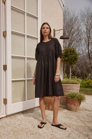 Tirelli women’s SS24 tailored coat seasonal styling