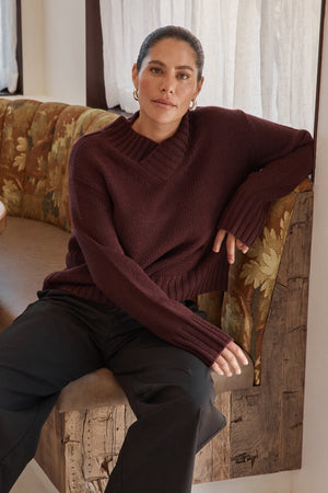 CROSSOVER COLLAR KNIT