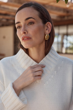 CROSSOVER COLLAR KNIT