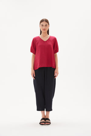 Tirelli women’s knit sweater lightweight versatile