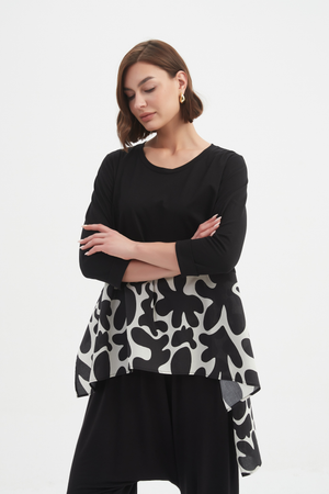 Tirelli graphic sweater – modern statement knit