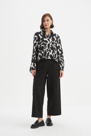 Tirelli women’s ribbed sweater cropped design