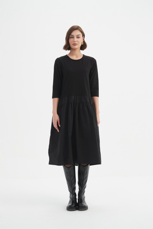 Tirelli AW25 women’s wool coat layered autumn styling