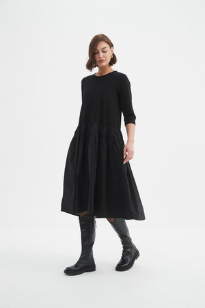 Tirelli women’s tailored coat versatile seasonal styling