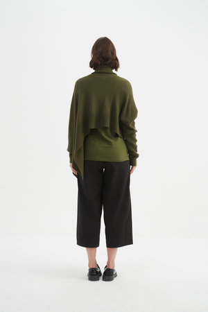 ASYMMETRIC CROP KNIT