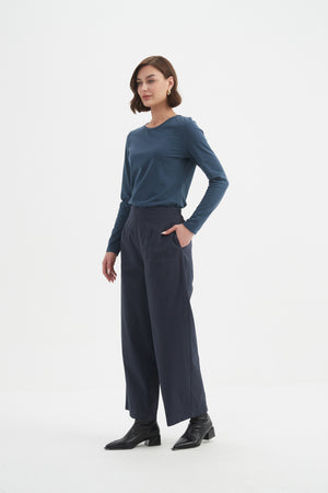 Tirelli women’s cropped coat versatile seasonal look