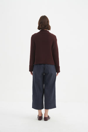 CROSSOVER COLLAR KNIT