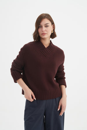 CROSSOVER COLLAR KNIT