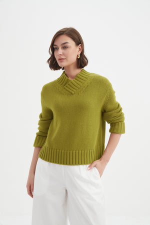 CROSSOVER COLLAR KNIT