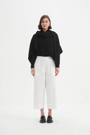 Tirelli women’s cropped blazer layered seasonal look