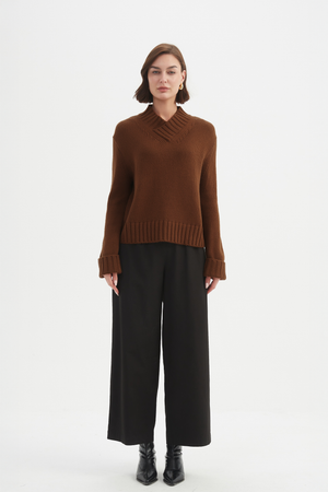 CROSSOVER COLLAR KNIT