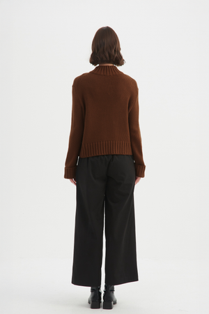 CROSSOVER COLLAR KNIT
