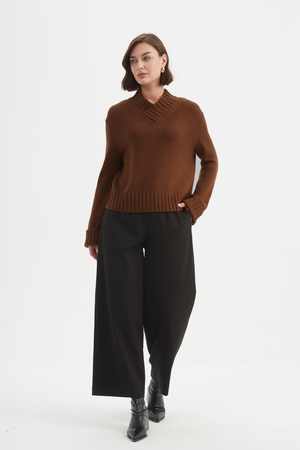 CROSSOVER COLLAR KNIT
