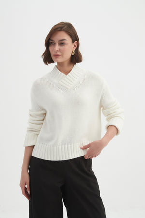 CROSSOVER COLLAR KNIT