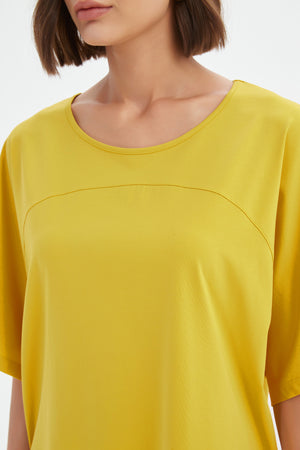 WIDE SLEEVE YOKE TEE