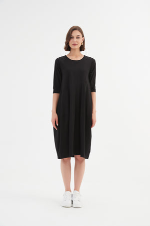 Tirelli women’s modern coat versatile seasonal styling