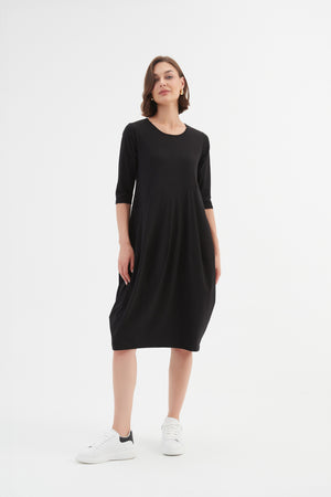 Tirelli women’s modern longline coat versatile styling