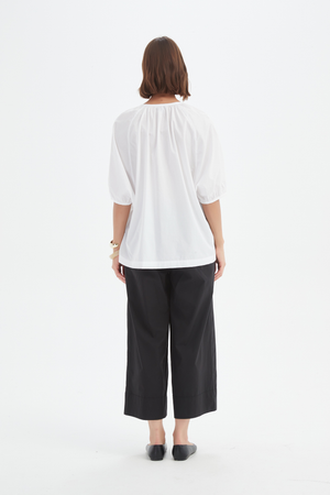 GATHERED NOTCH NECK TOP