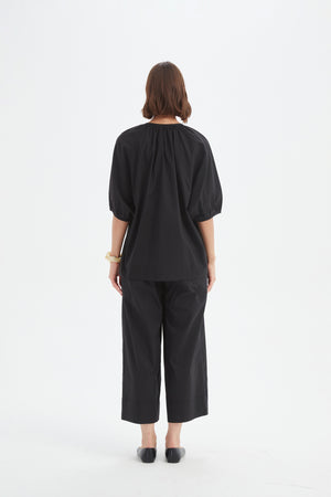 GATHERED NOTCH NECK TOP
