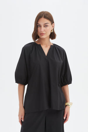 GATHERED NOTCH NECK TOP