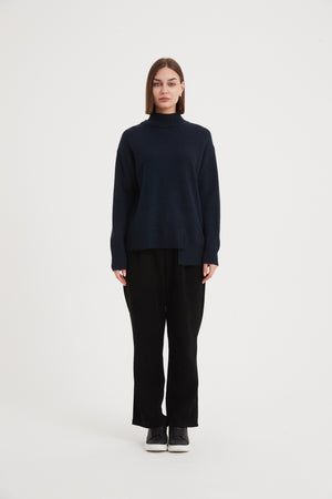 ASYMMETRIC HEM KNIT