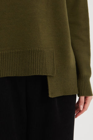 ASYMMETRIC HEM KNIT