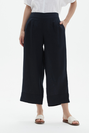 Tirelli cropped women’s blouse soft chic neutral wear