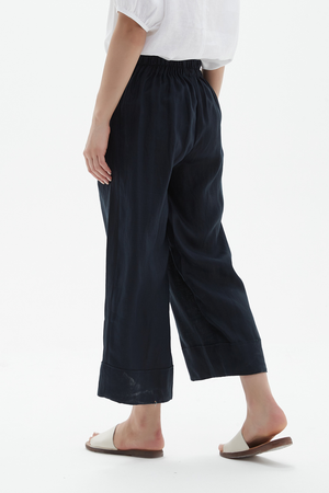 Tirelli cropped women’s blouse chic modern tailored fit