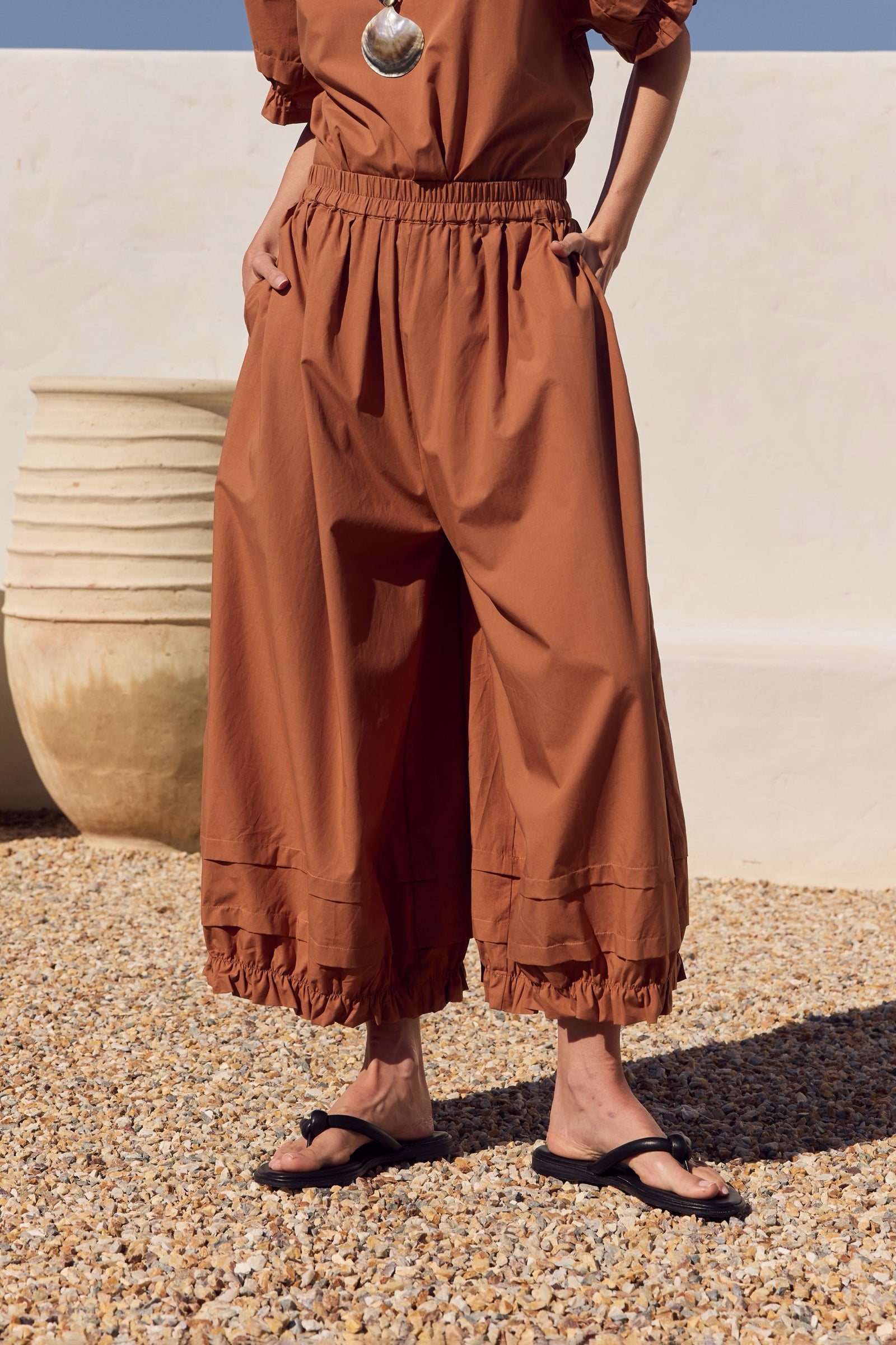 RUFFLE CUFF EASY PANT