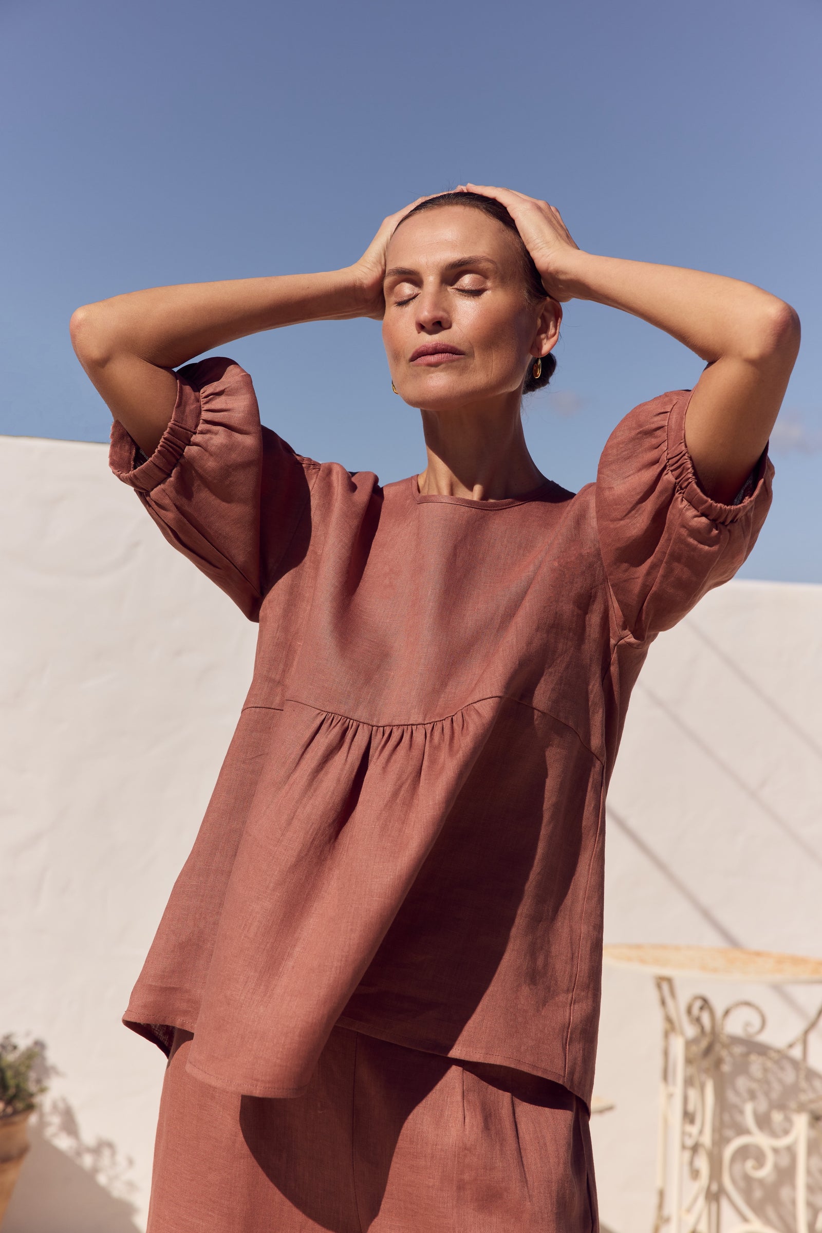 BISHOP SLEEVE SHIRRING TOP