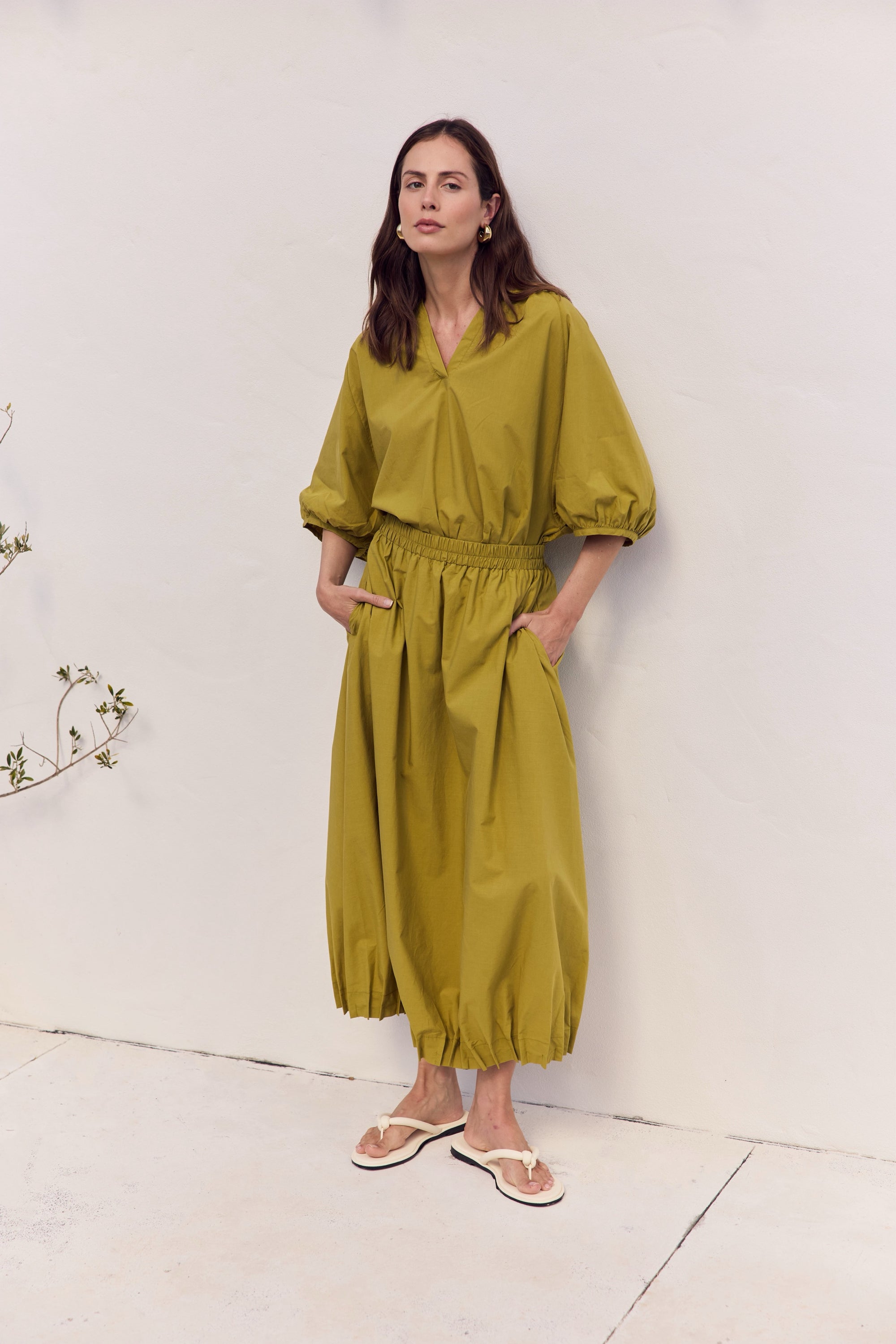 GATHERED NOTCH NECK TOP