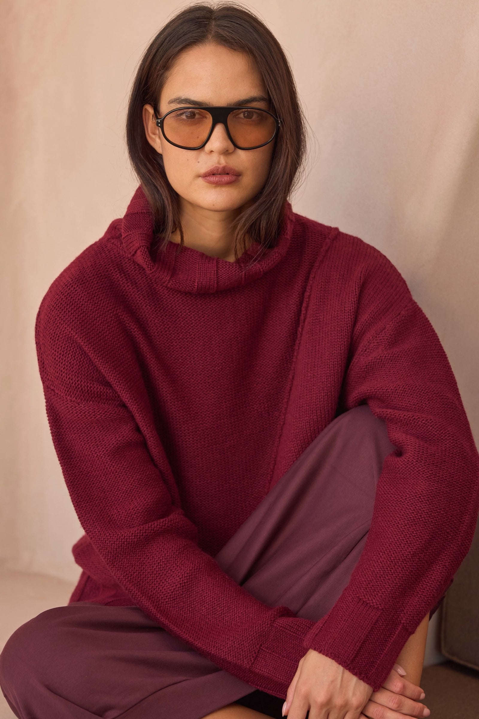 RAW SEAM DROP POCKET KNIT wine closeup