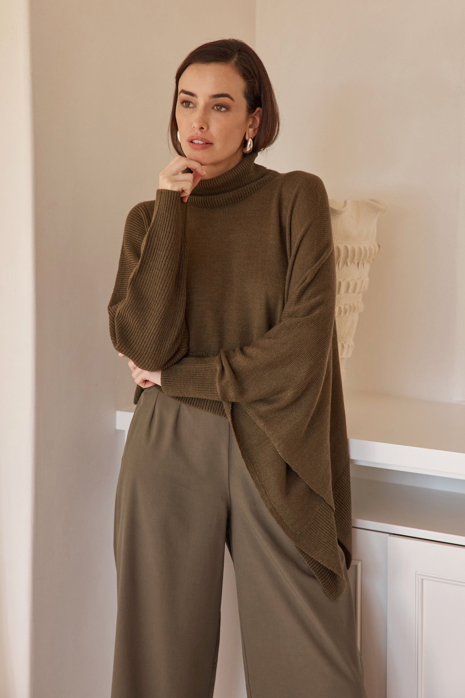 ASYMMETRIC CROP KNIT