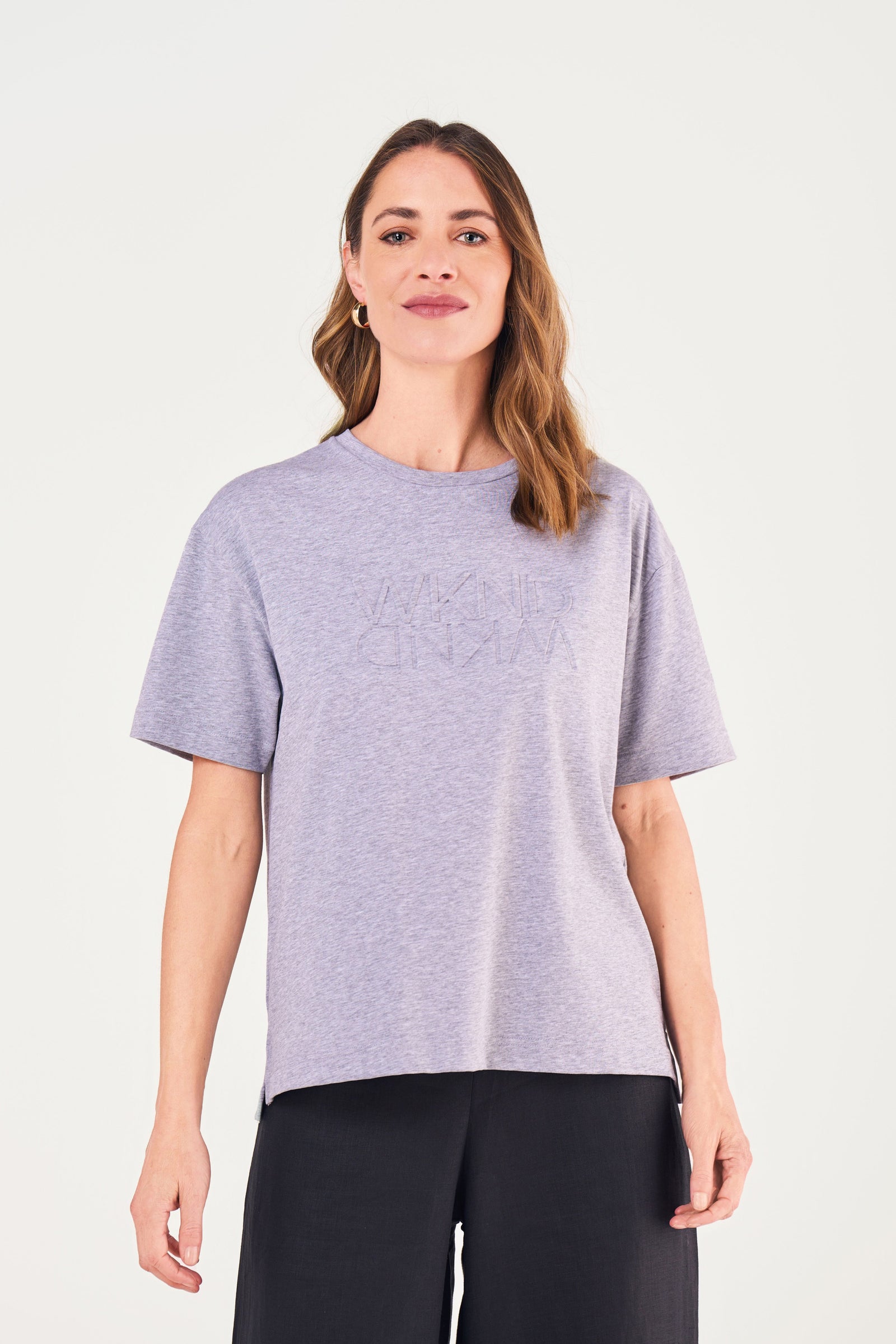 EMBOSSED WKND TEE