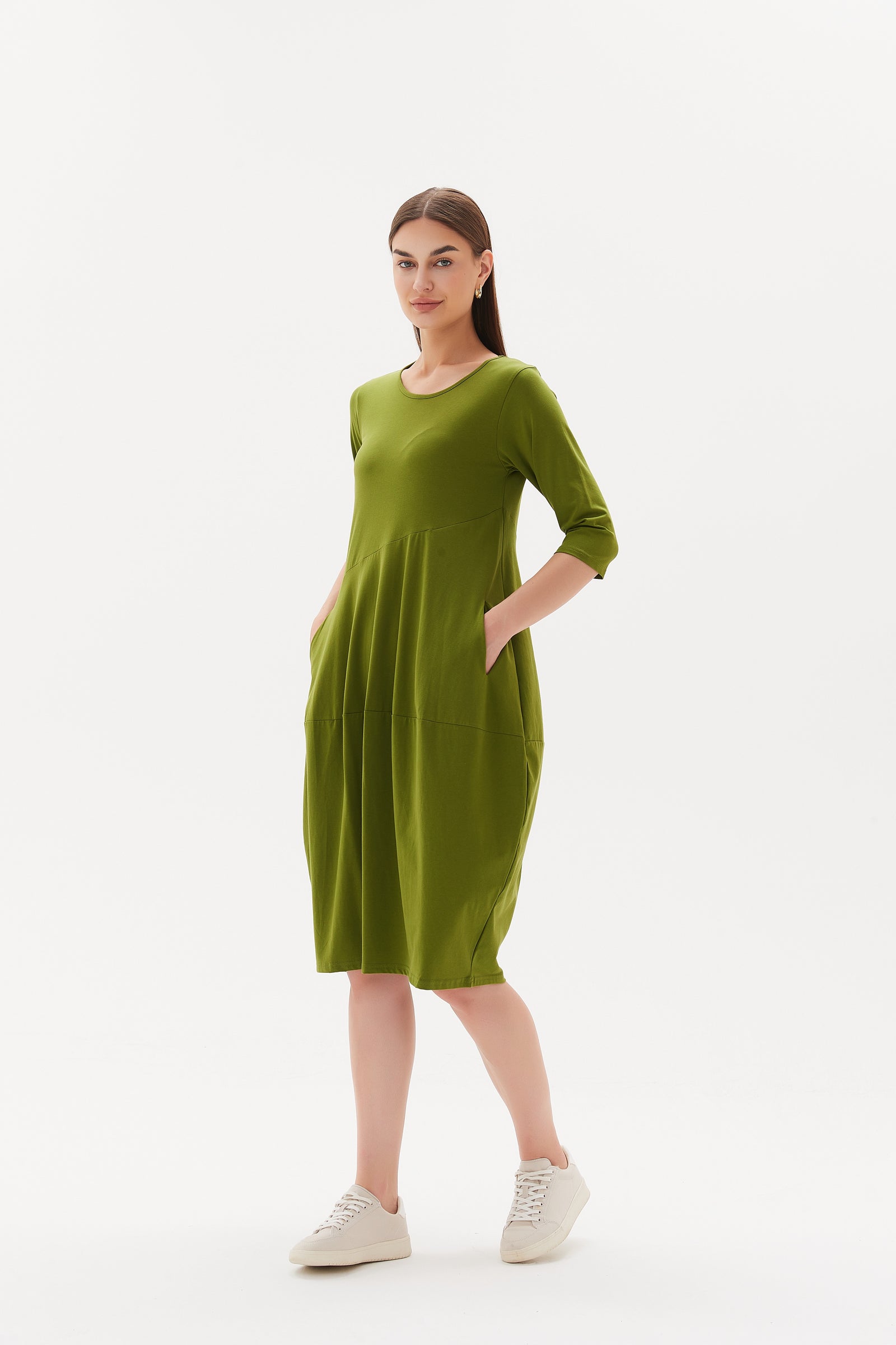 Tirelli women’s modern cropped coat chic seasonal style