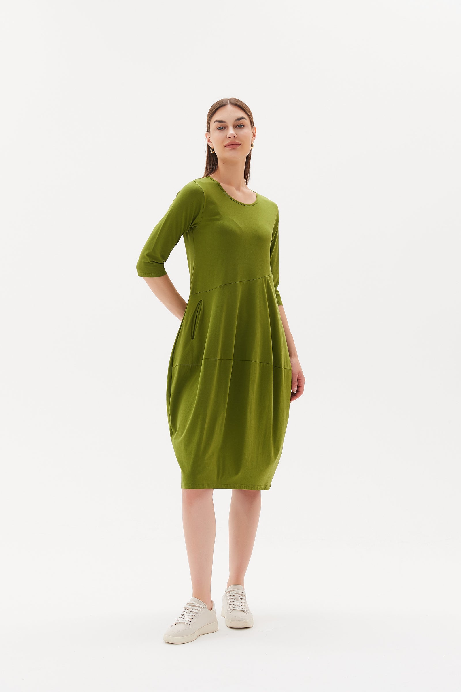 Tirelli women’s modern cropped coat chic seasonal style