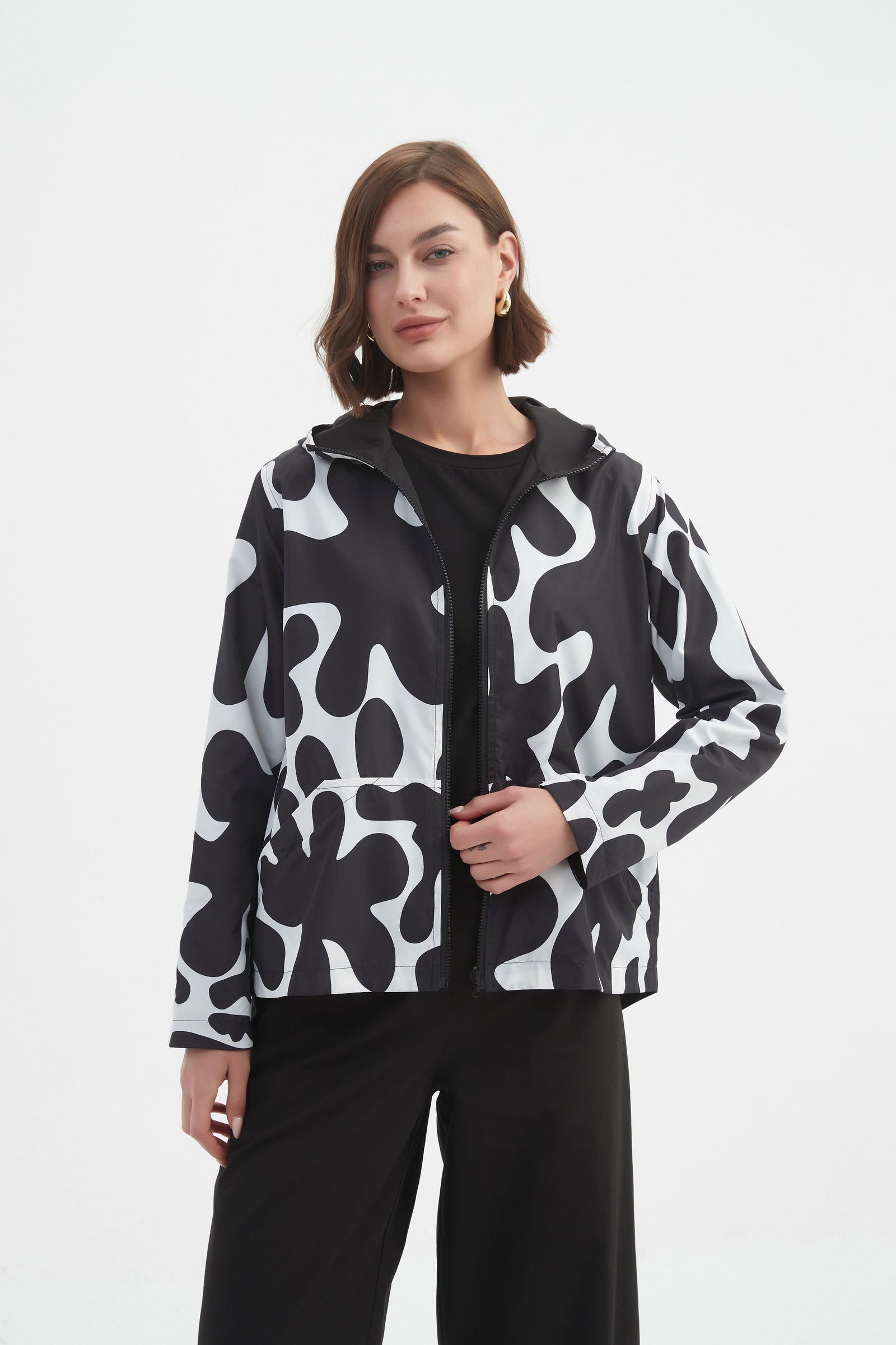 Tirelli V-neck dress – elegant sleeveless midi