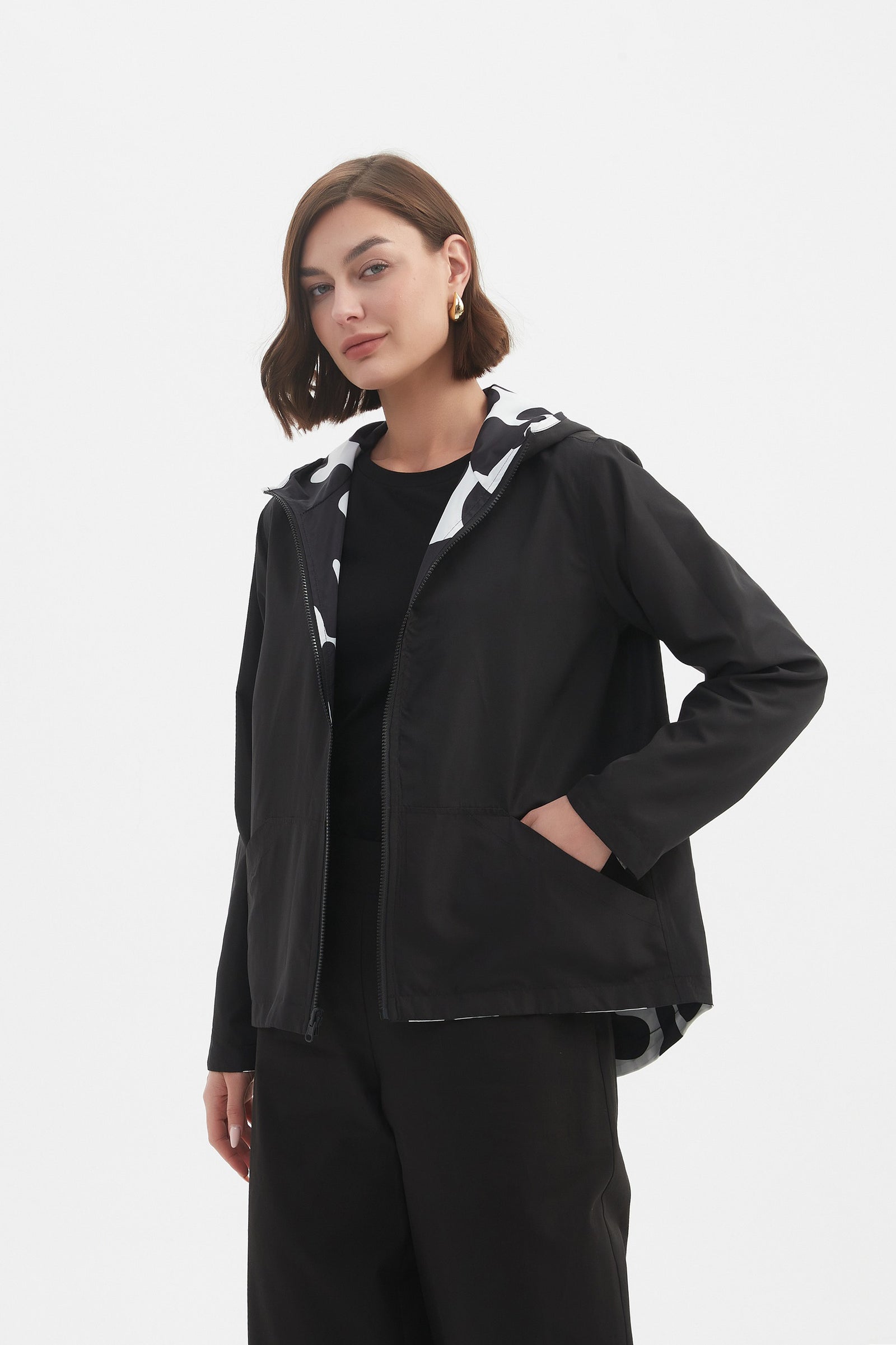 Tirelli V-neck dress – elegant sleeveless midi