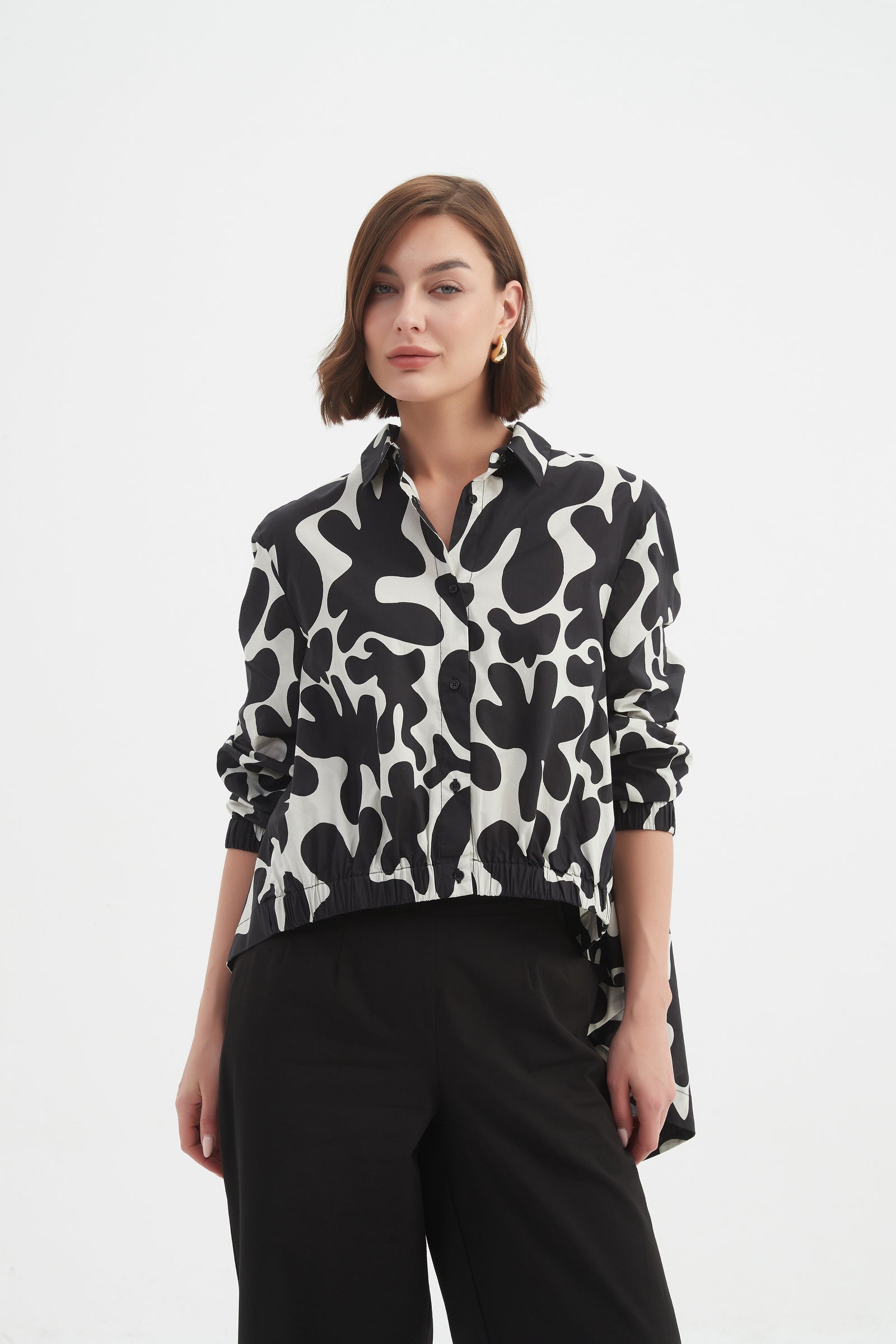 ELASTIC FRONT HEM PRINT SHIRT