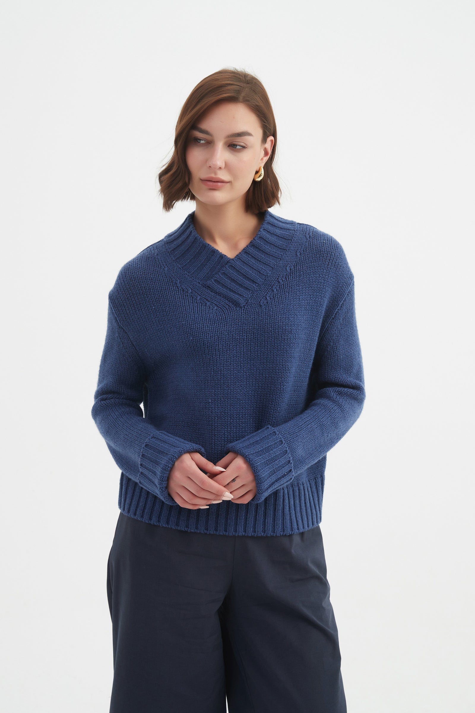 CROSSOVER COLLAR KNIT