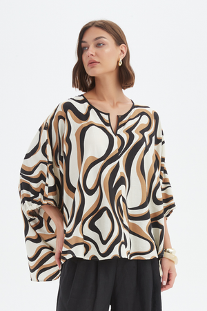 NOTCH NECK PRINT TOP