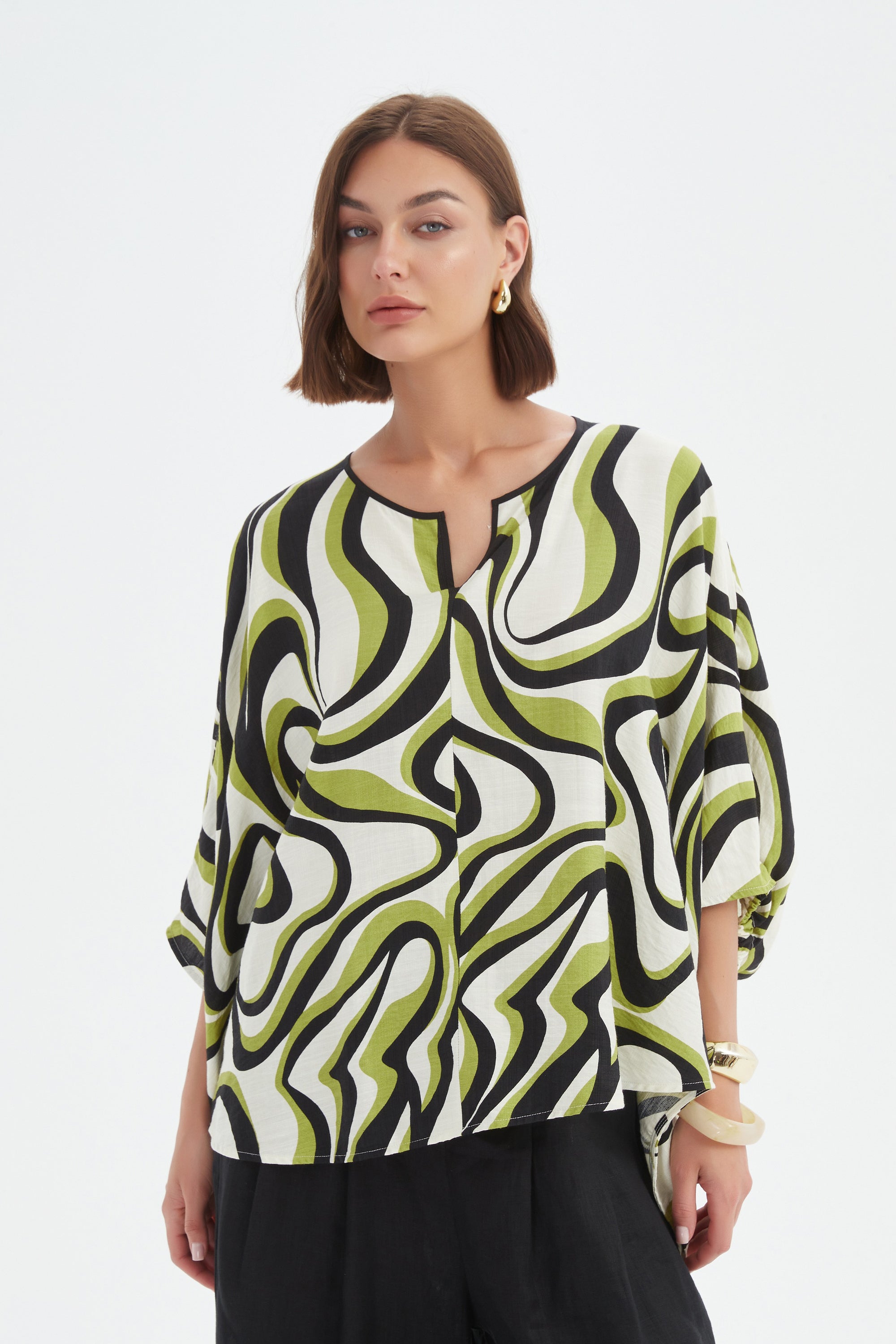 NOTCH NECK PRINT TOP