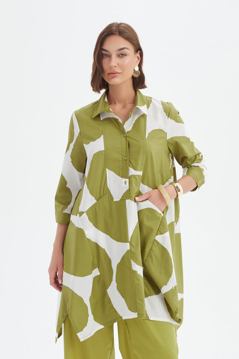 Tirelli lightweight knit pullover everyday