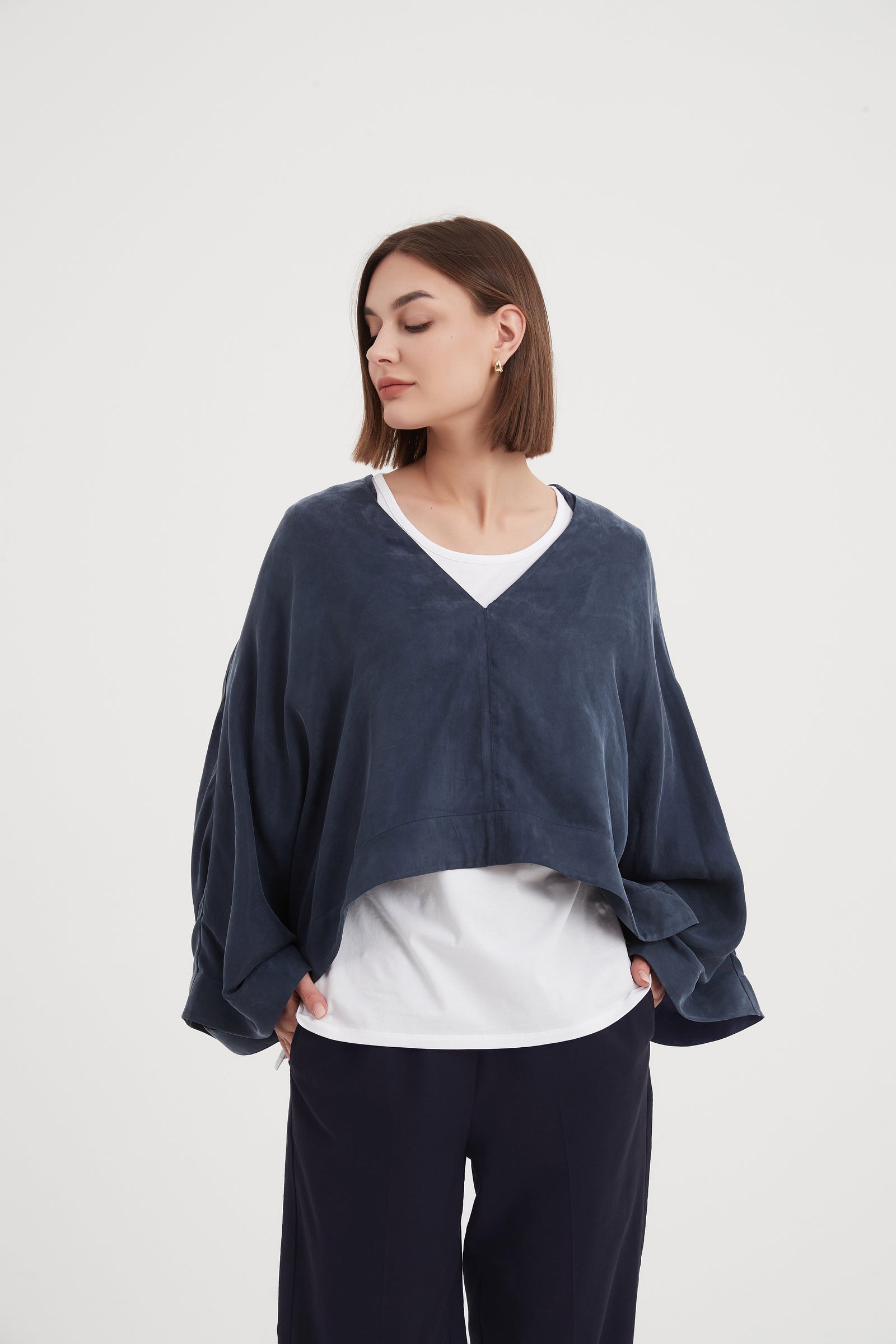 V NECK OVERSIZED LAYER TOP