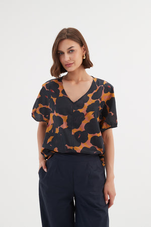 V NECK BISHOP SLEEVE POPLIN TOP