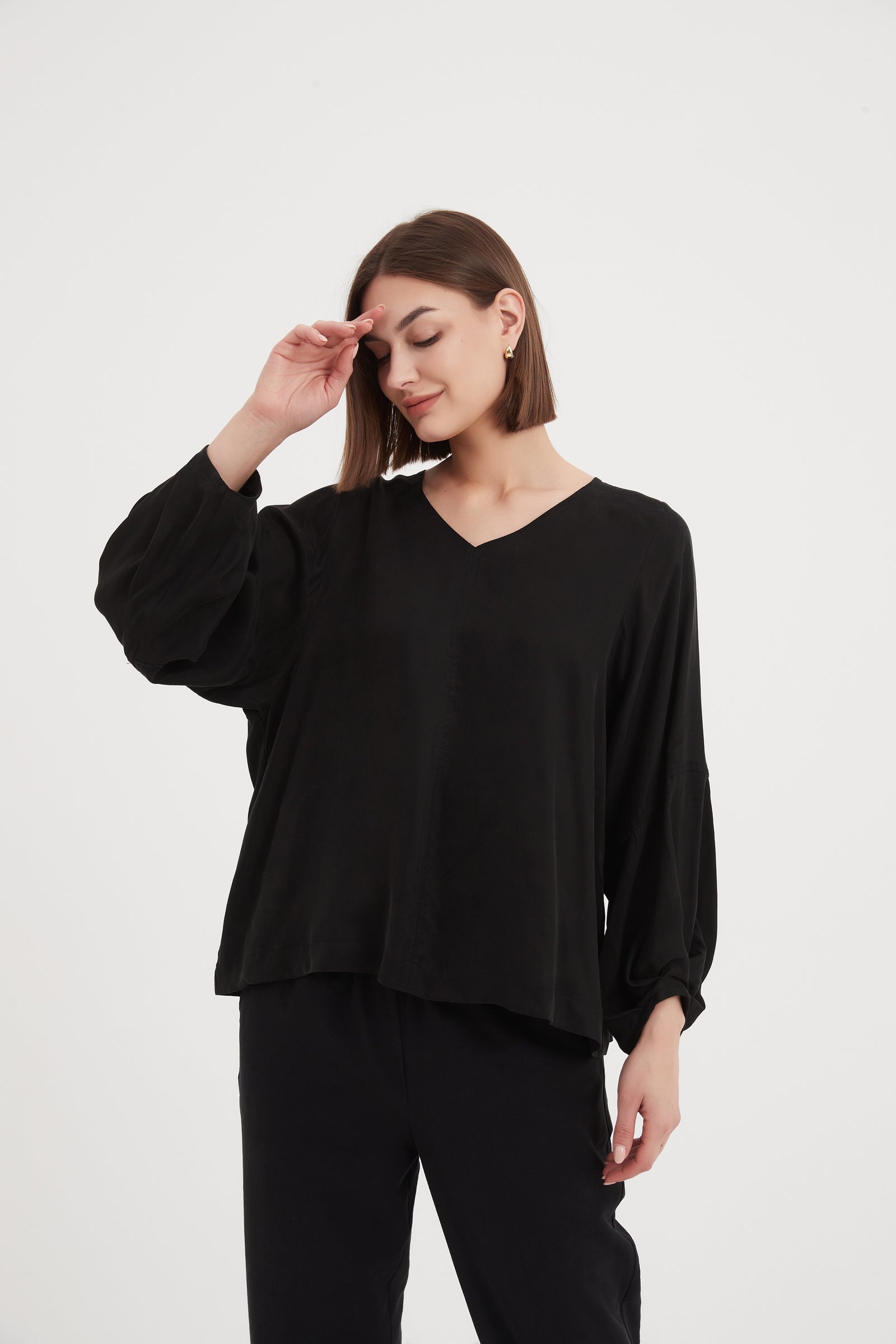 V NECK BISHOP LONG SLEEVE TOP