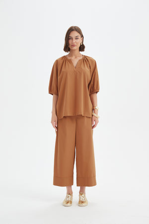 GATHERED NOTCH NECK TOP