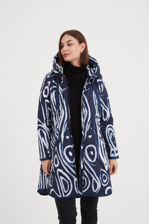 TEXTURED PRINT ZIP HEM COAT