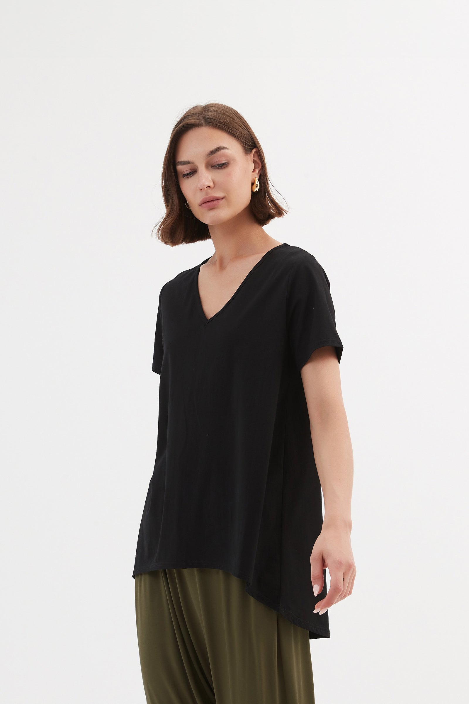 V NECK SWING TEE
