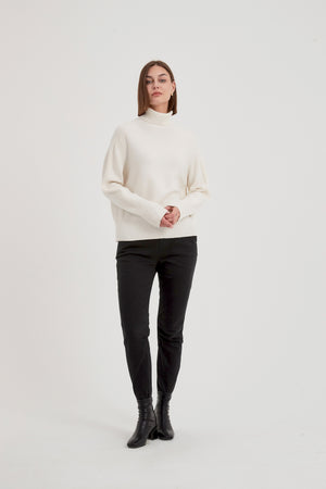 ROLL NECK KNIT